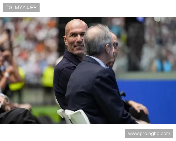 姆巴佩与齐达内法国领袖作用对比：赛场贡献与精神引领差异解析