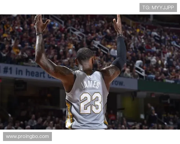 卡里姆·阿布杜尔-贾巴尔背身单打得分高效领先同期中锋