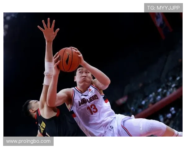 尤因挡拆中远篮下威胁显著 拉开内线防守差距