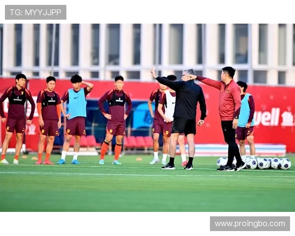 中国男足全力备战世预赛关键战强化攻防演练 中国男足全力备战世预赛关键战强化攻防演练